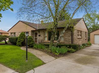 127 Merrie Ln, Racine, WI 53405