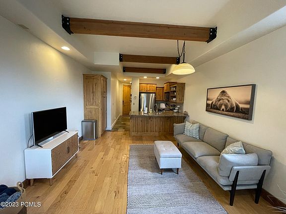 4th image of 6130 Park Ln S #42