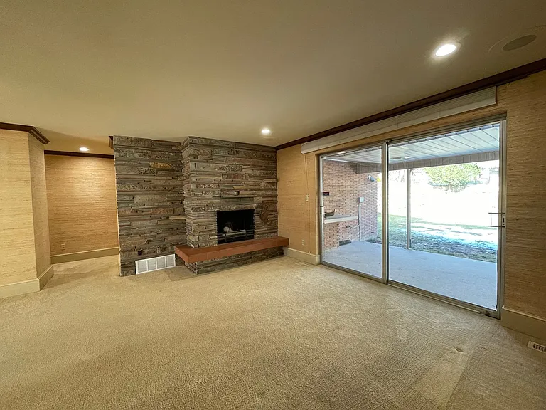 1124 Birch Ln — Photo 5