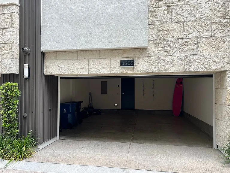 8365 Distinctive Dr — Photo 20