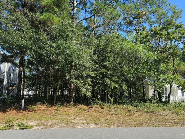 142 NE 17th Street, Oak Island, NC 28465