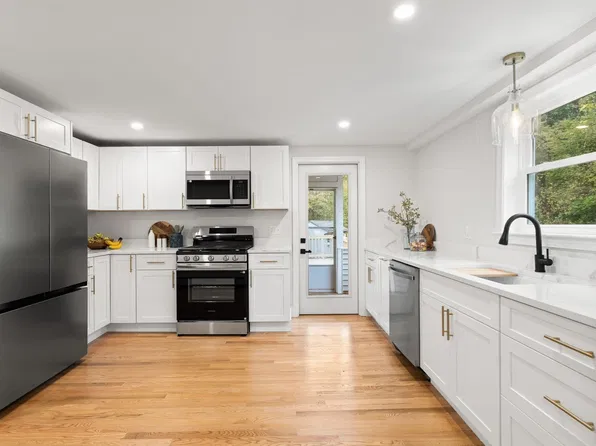 480 Forest St, Rockland, MA 02370