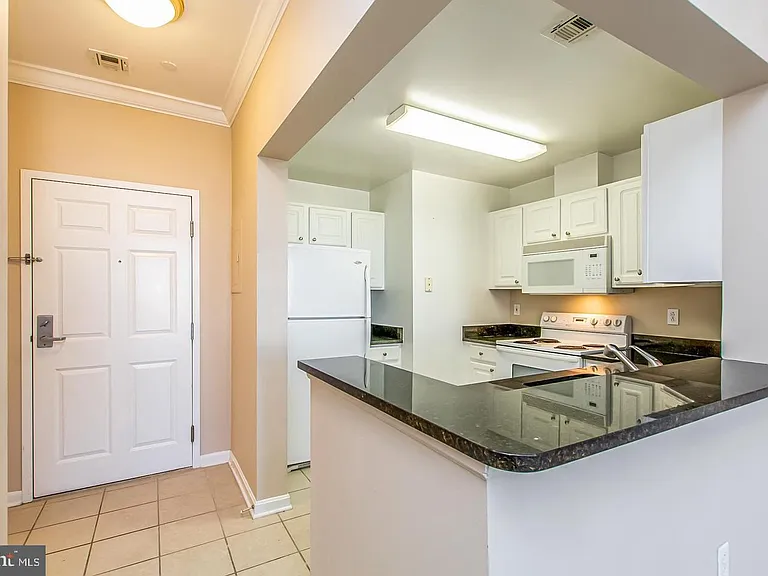 23 Pierside Dr #229 — Photo 5