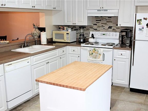 2nd image of 908 Bough Ave