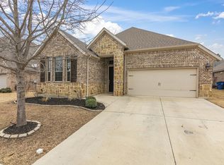 313 Spring Run Dr, Decatur, TX 76234