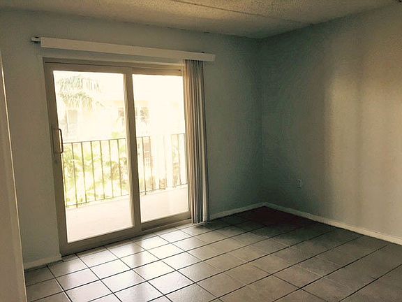 5th image of 2401 Gulf Blvd #312
