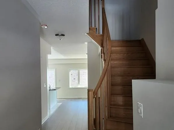 60 Sapphire Way, Thorold, ON L2V 0L4
