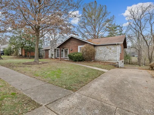 807 Garonne Dr, Ballwin, MO 63021