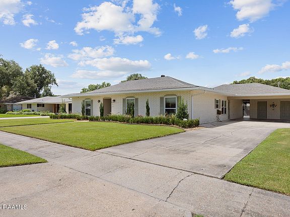 2nd image of 104 Oakwood Dr