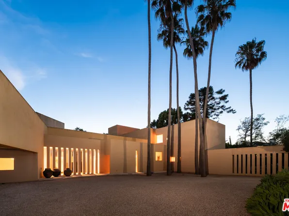 223 N Carmelina Ave, Los Angeles, CA 90049