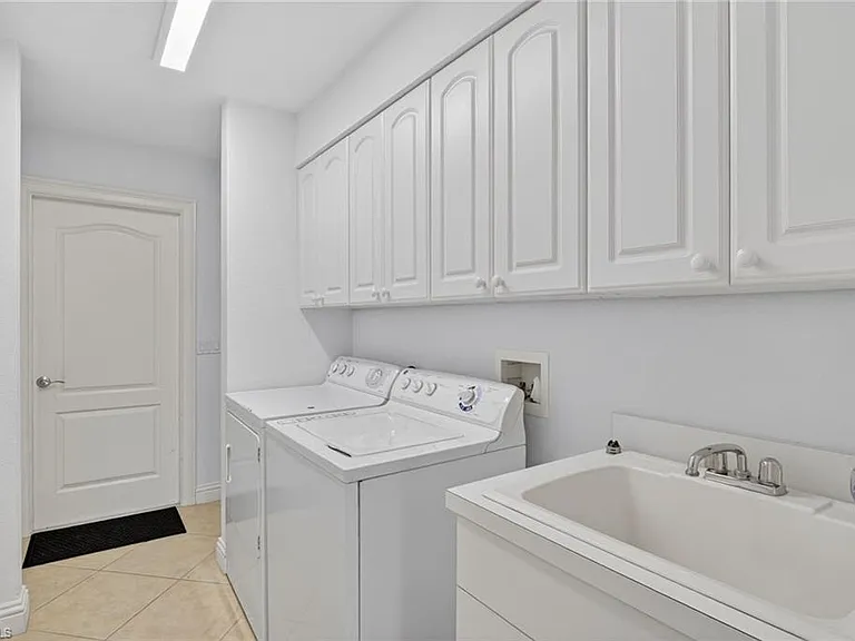 576 Briarwood Blvd — Photo 20