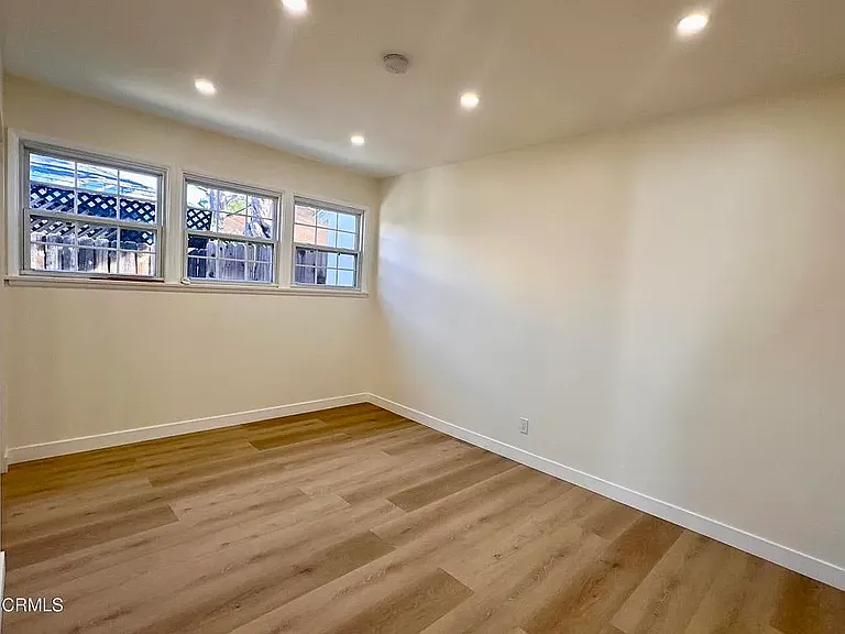 17451 Keswick St — Photo 7