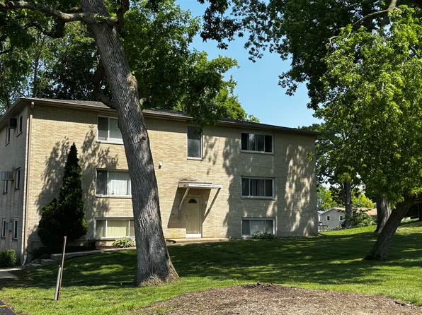 255 Lippincott Ln #1, Fox Lake, IL 60020