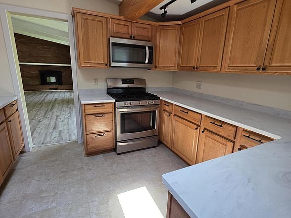 2nd image of 202 Randle St