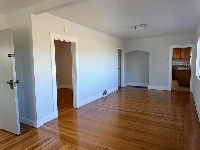2856 Georgia St — Photo 7