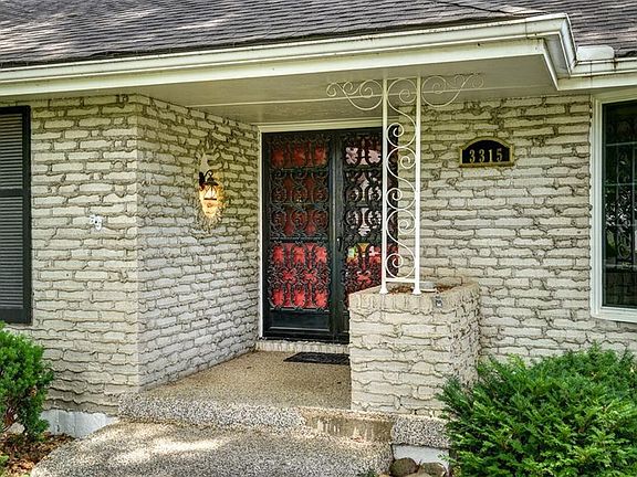 5th image of 3315 S Norton Ave