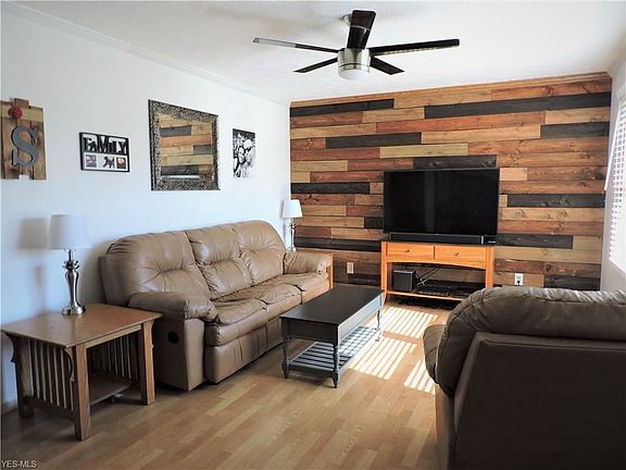2nd image of 310 Horseshoe Dr