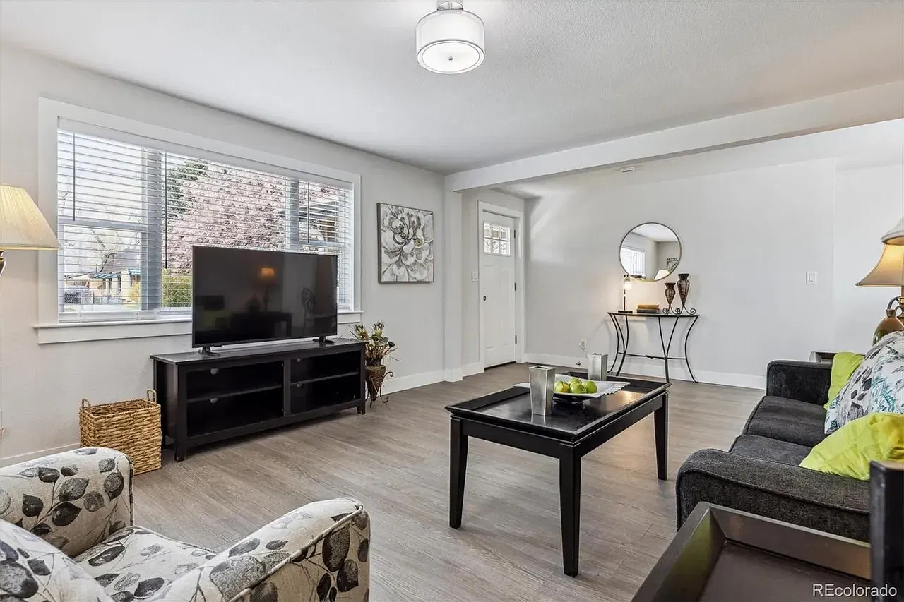 2 bed, 890 sqft, $2,100 — Photo 4