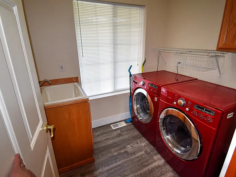2918 Lohman Ct SE — Photo 6