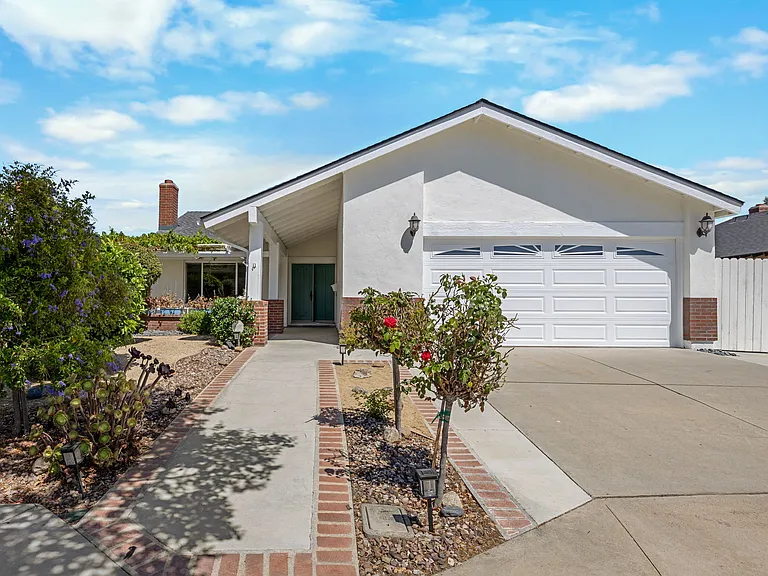 5892 Oak Meadow Dr — Photo 1