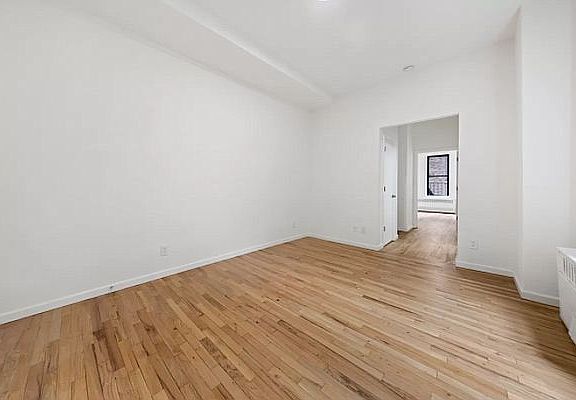 5th image of 203 W 91st St #3B