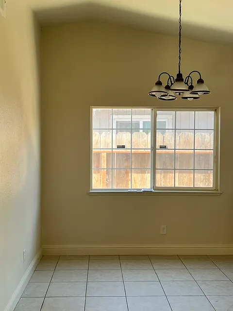 4 bed, 1114 sqft, $2,995 — Photo 4