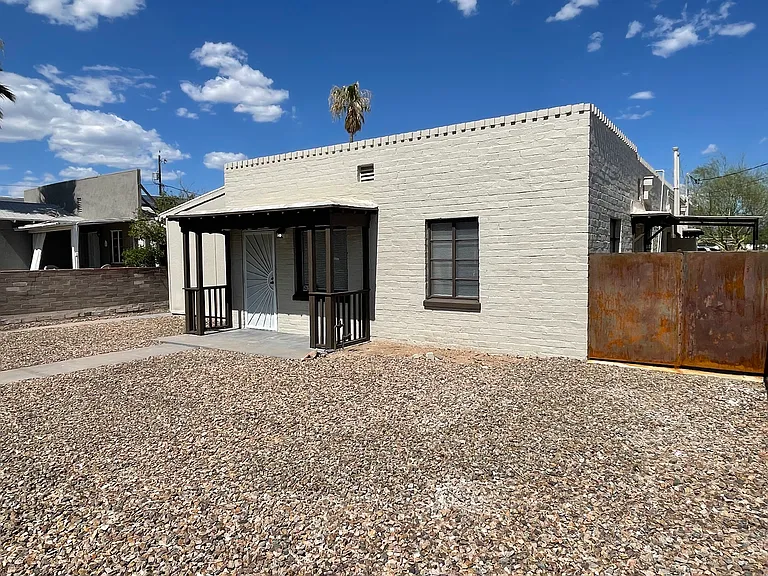 318 N Fremont Ave — Photo 1