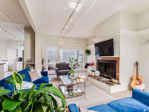 4th image of 2415 Lombard St