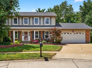15790 Carriage Hill Dr, Chesterfield, MO 63017