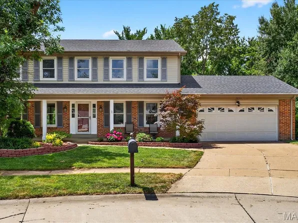 15790 Carriage Hill Dr, Chesterfield, MO 63017