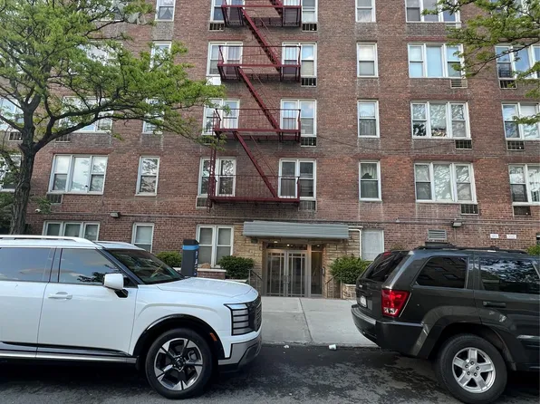 1332 Metropolitan Avenue #3G, Bronx, NY 10462