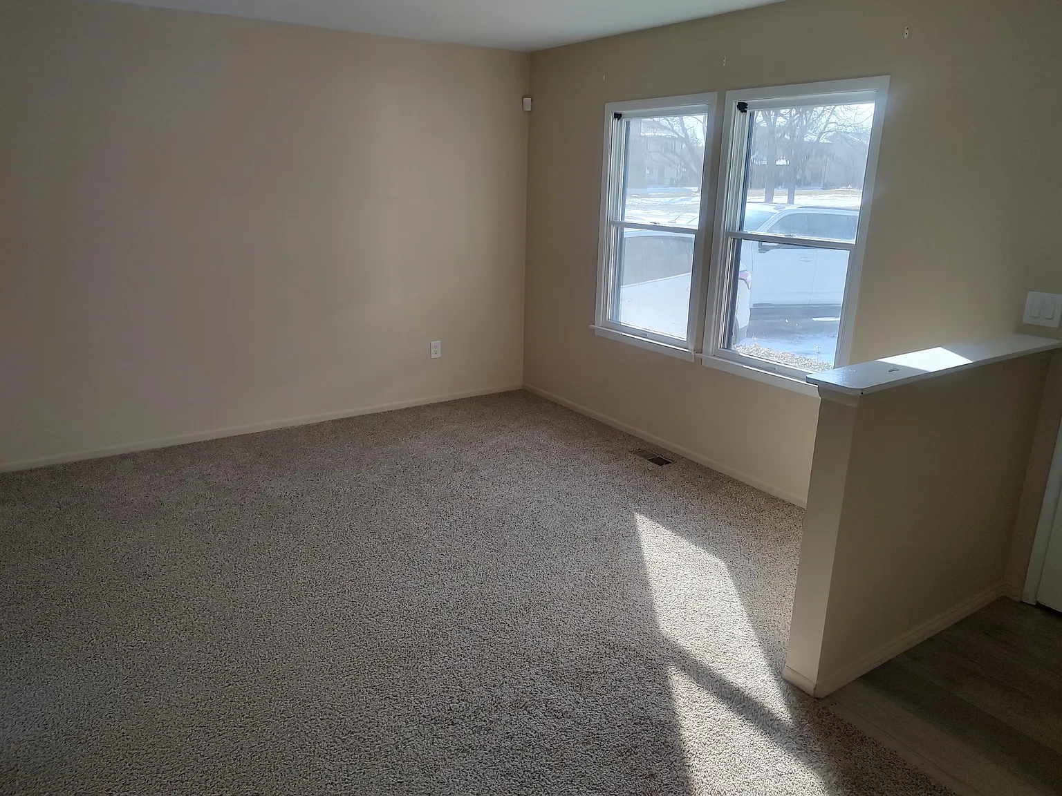 3 bed, 1.0 bath, 1339 sqft, $2,500 — Photo 2