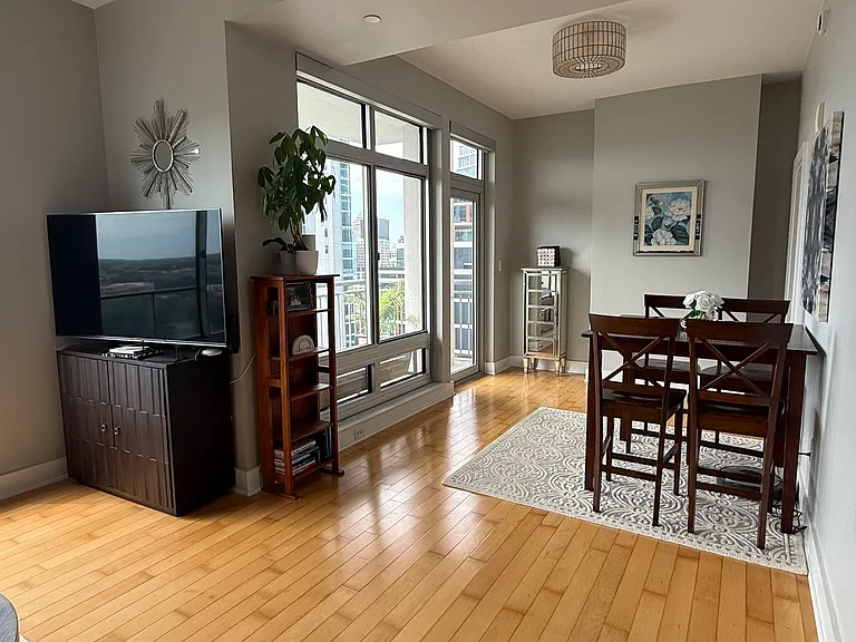 603 Davis St #1401 — Photo 7