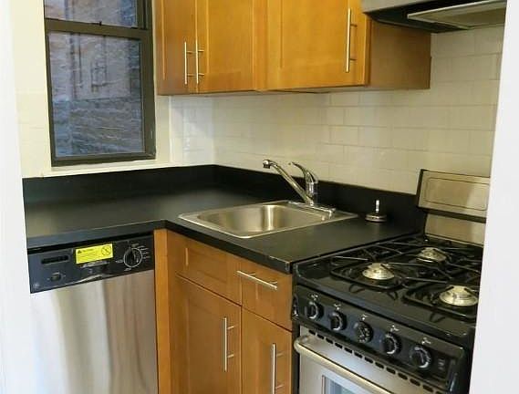 2nd image of 434 E 9th St APT 5