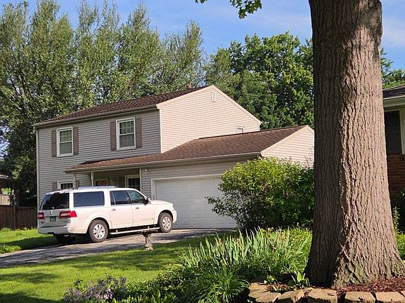 2nd image of 904 Hanlin Ct