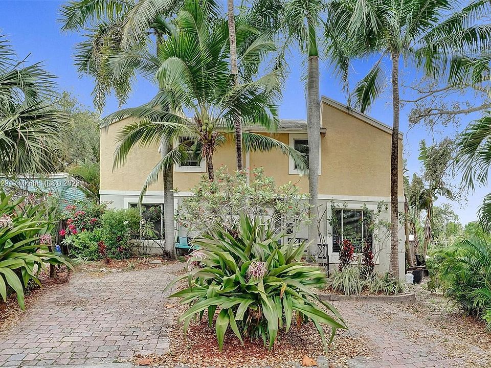 1st image of 305 SW 11th Ct