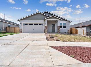 181 NW 31st St, Redmond, OR 97756