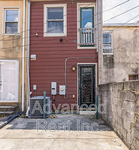 2802 E Fairmount Ave — Photo 28