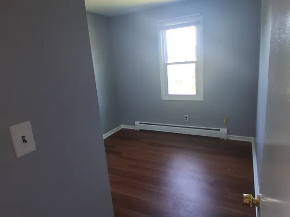 32 Parkway Ave, Coatesville, PA 19320
