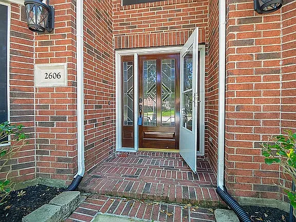 2606 Nutwood Dr — Photo 9