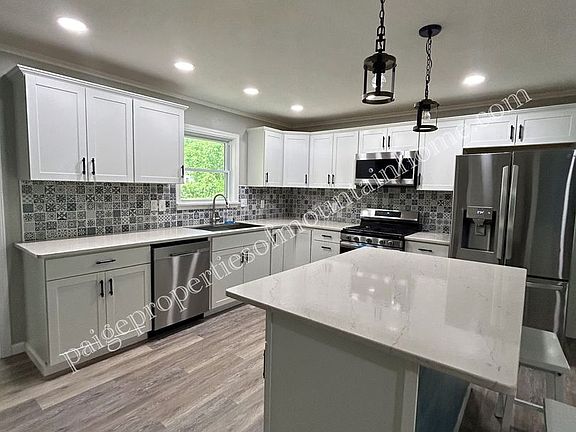 5th image of 1112 Leonard Dr