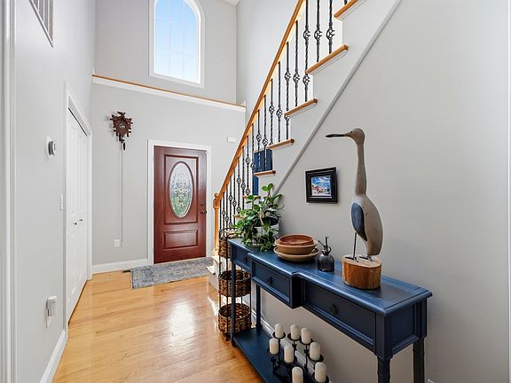 3rd image of 34 Bissonnette Cir