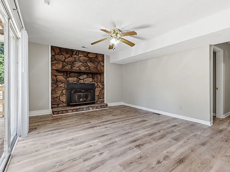 1902 Paisley Ave — Photo 4