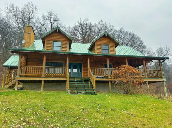 1934 Old Mission Dr, Harpers Ferry, IA 52146