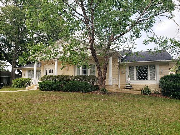 3rd image of 1221 Westbury Dr