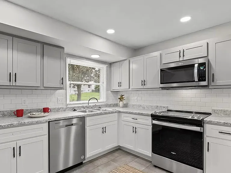 2515 Linnell Dr — Photo 7
