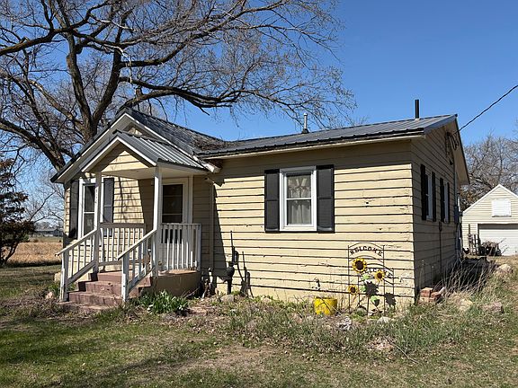 2nd image of 414 W Main St