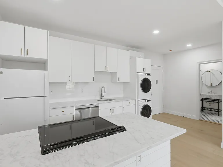207 Main St #3 — Photo 6