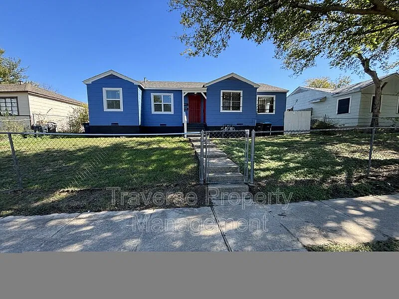 2 bed, 1.0 bath, 750 sqft, $1,195 — Photo 2