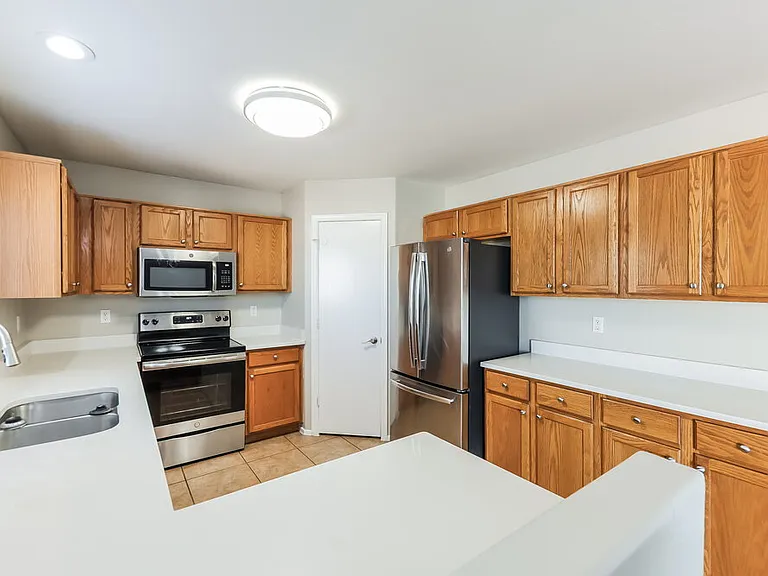 12430 W Valentine Ave — Photo 7